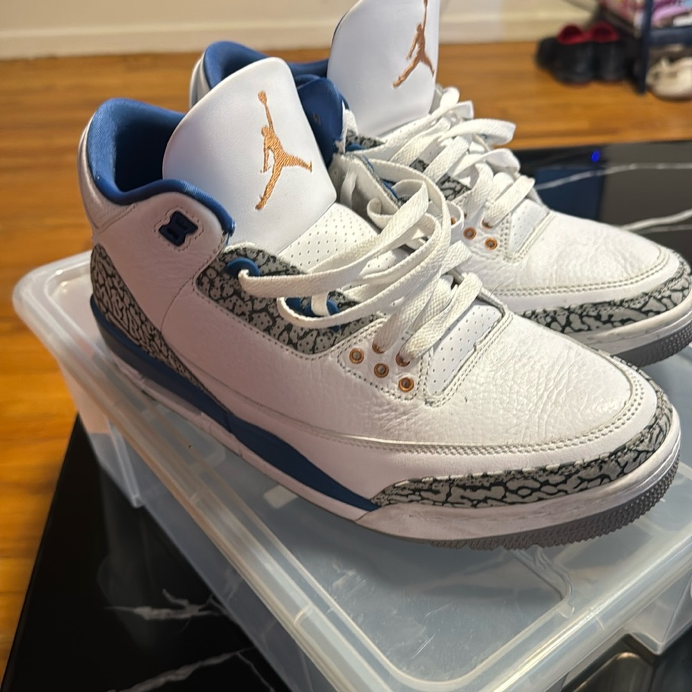 Preowned Jordan 3 WIZARDS Sz 10.5 condition 8/10.  Great condition